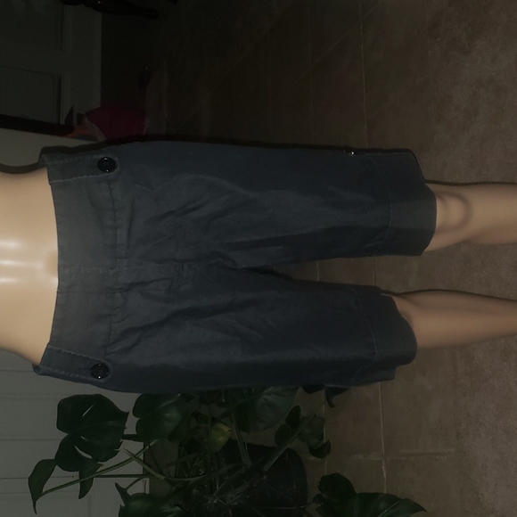 D.F.A. New York 6 buttons and cuff detail cargo long shorts - Picture 1 of 6